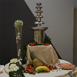 Black and white event table setting